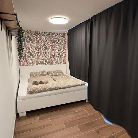 דירה Blossoming Hidden Nest With Garden לובליאנה